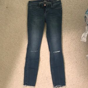 Hollister Low Rise Crop Jegging size 1R